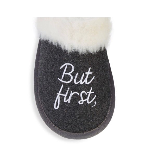 SOLD🎈Saks Fifth Avenue Faux Fur Slippers - Picture 4 of 5
